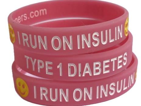 I Run on Insulin Kids Wristband Pale Pink